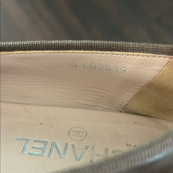 Chanel Women's Grey and Silver Ballet Flats - Picture 9 of 9